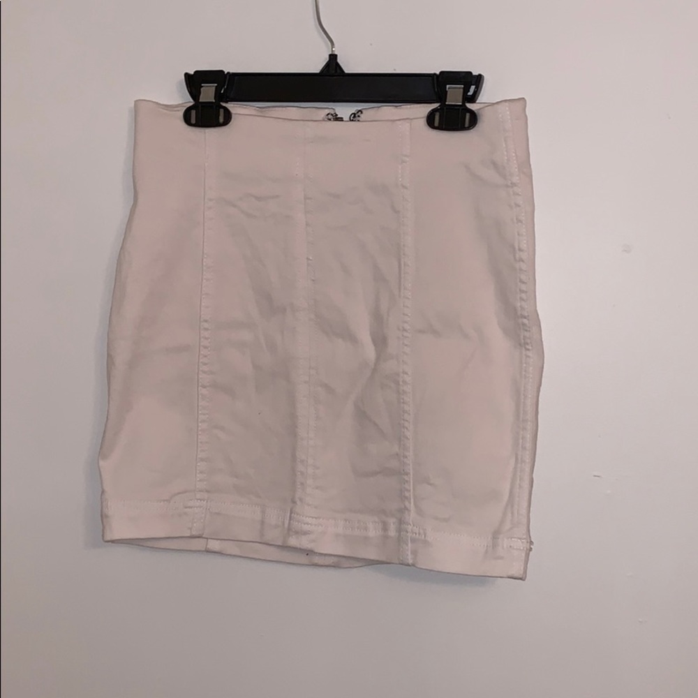 White fitted skirt